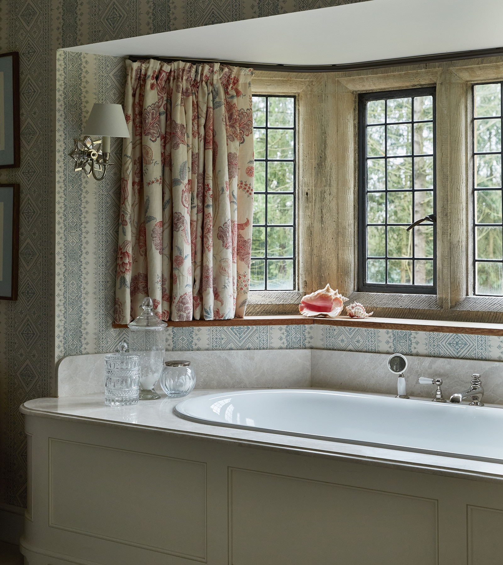 how to commission an interior designer